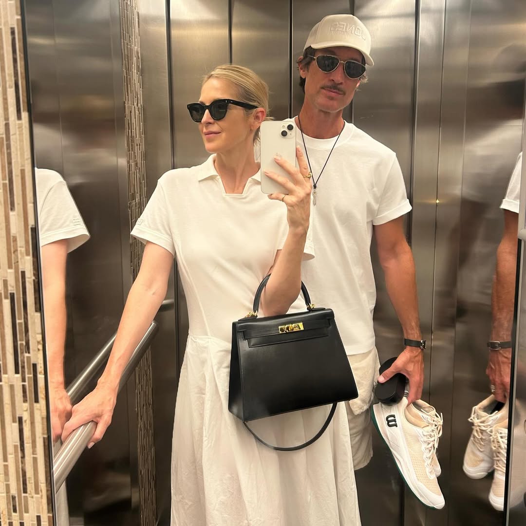 У сукні за 22 тисячі від Еліни Світоліної: зірка "Пліткарки" зачарувала модним образом (фото)